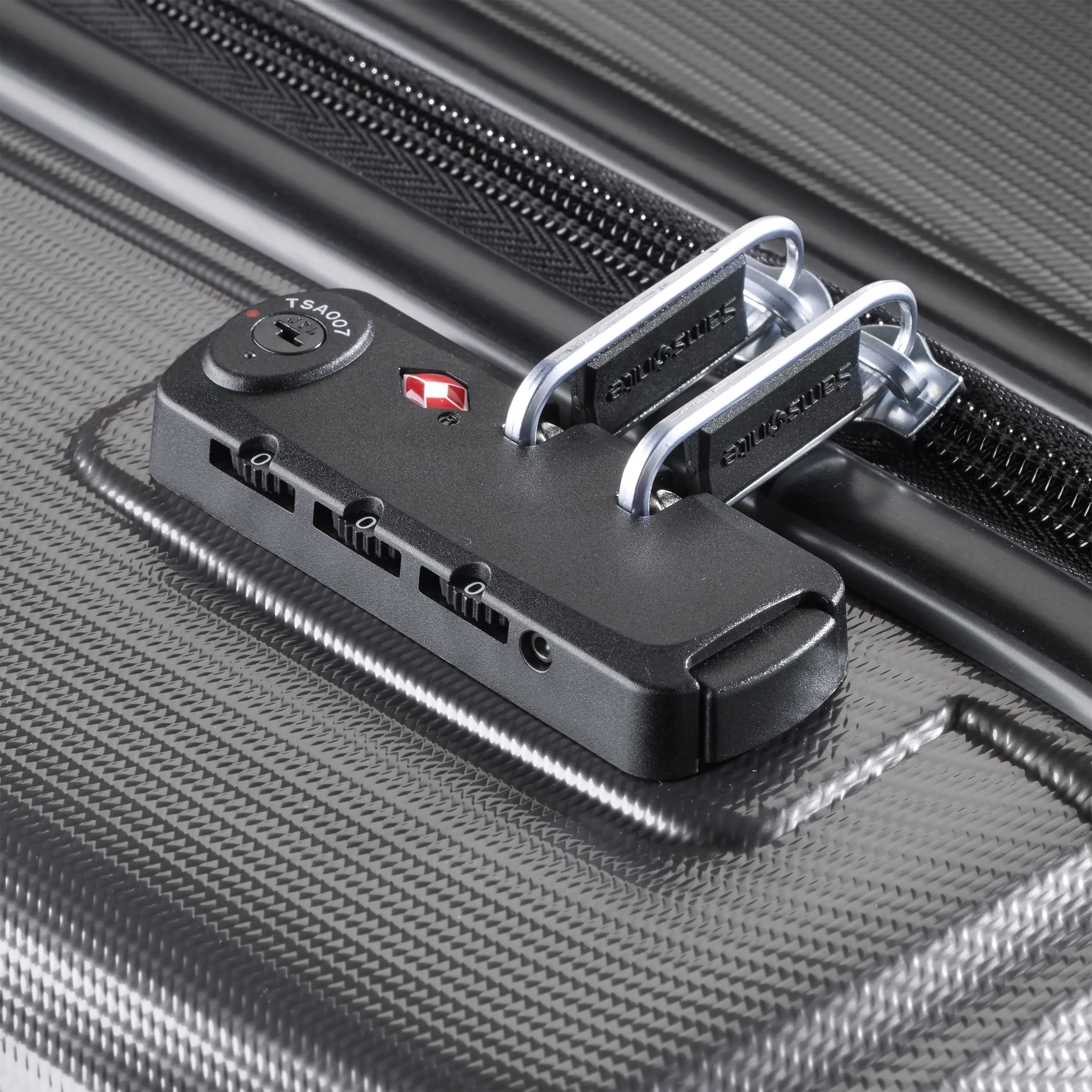 SAMSONITE PURSUIT DLX PLUS SPINNER CARRY-ON™